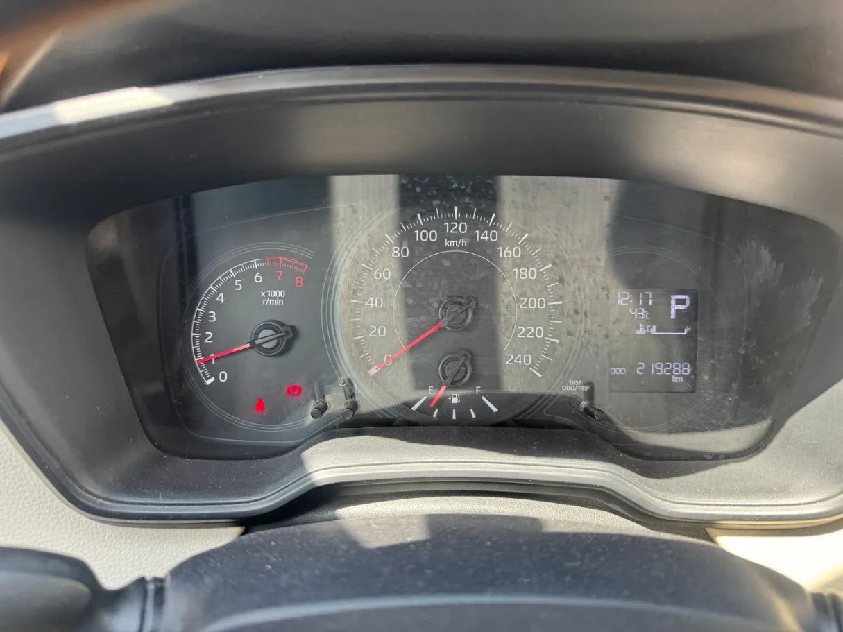 Car image 18