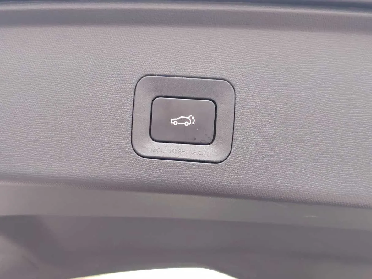 Car image 35
