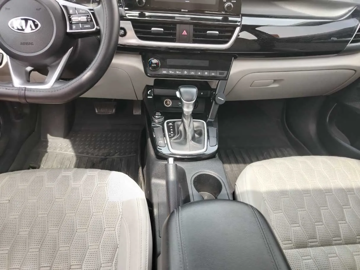Car image 23