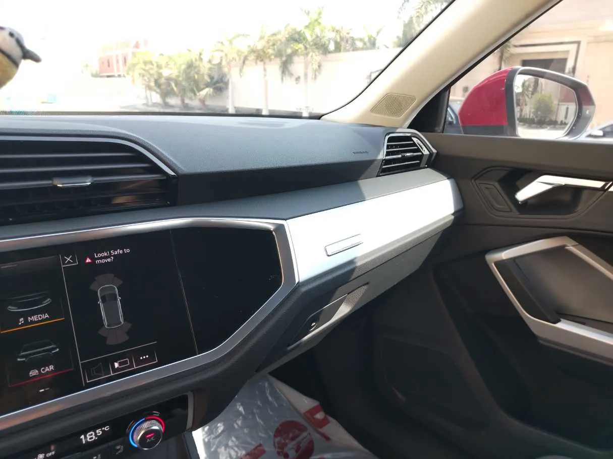 Car image 23