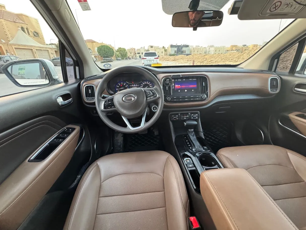 Car image 17