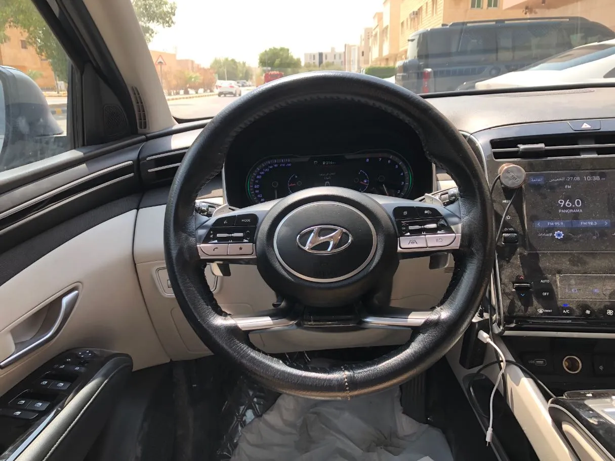 Car image 19