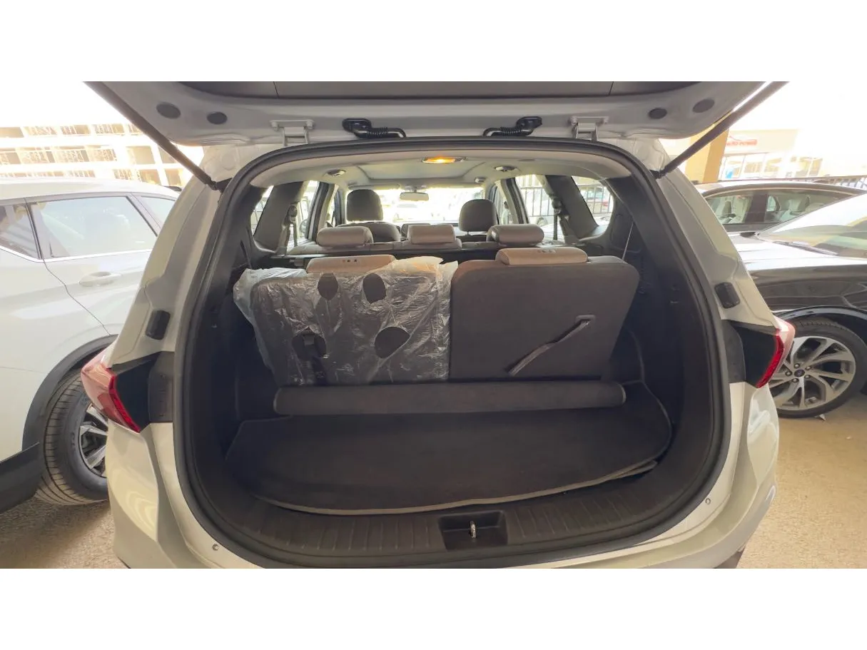 Car image 17