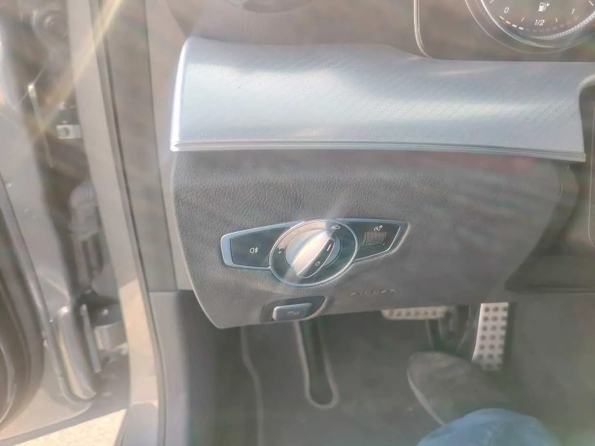 Car image 36