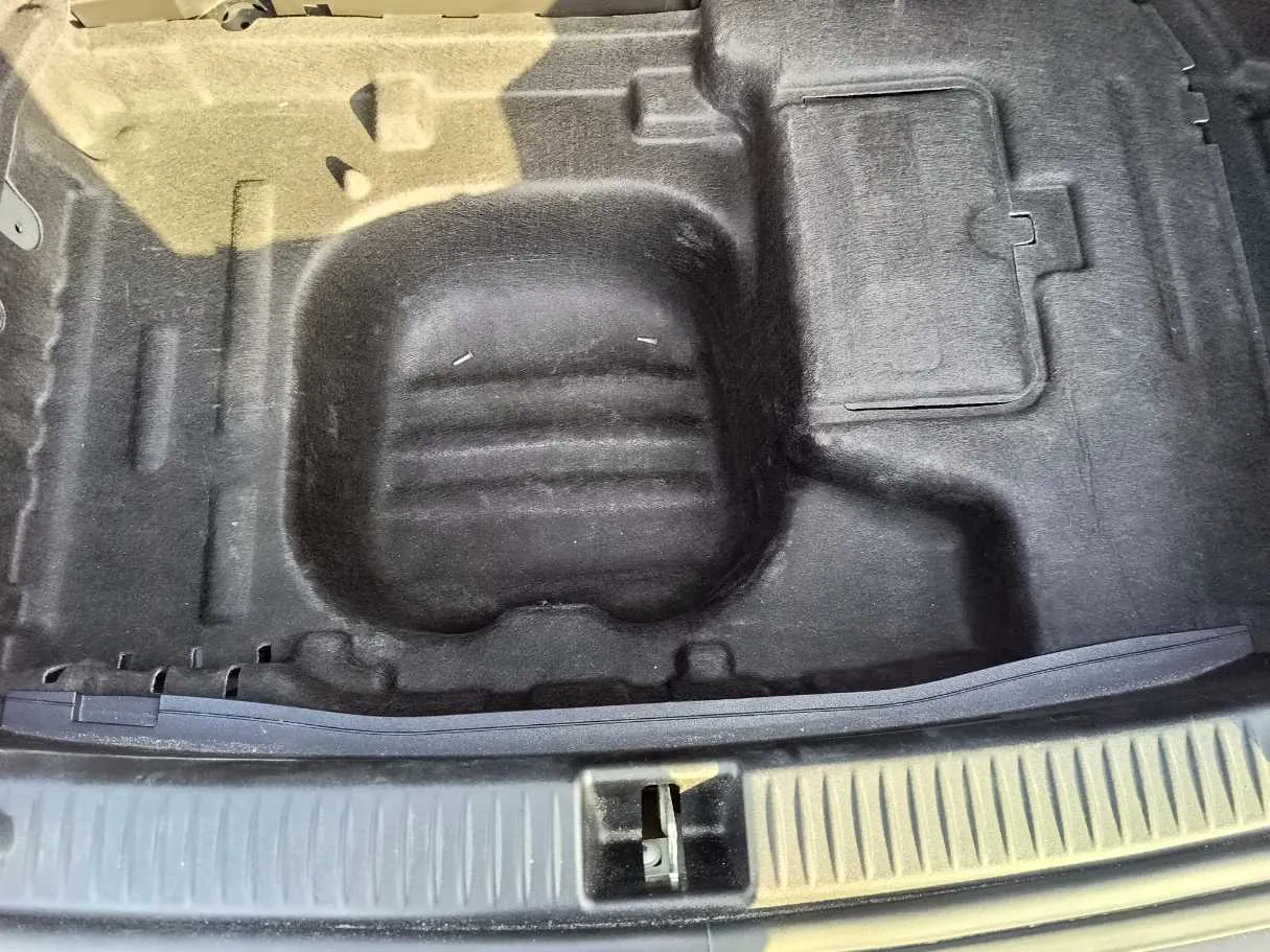 Car image 36