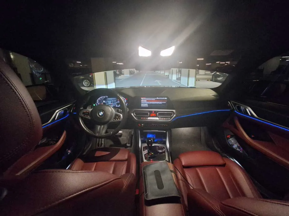 Car image 18