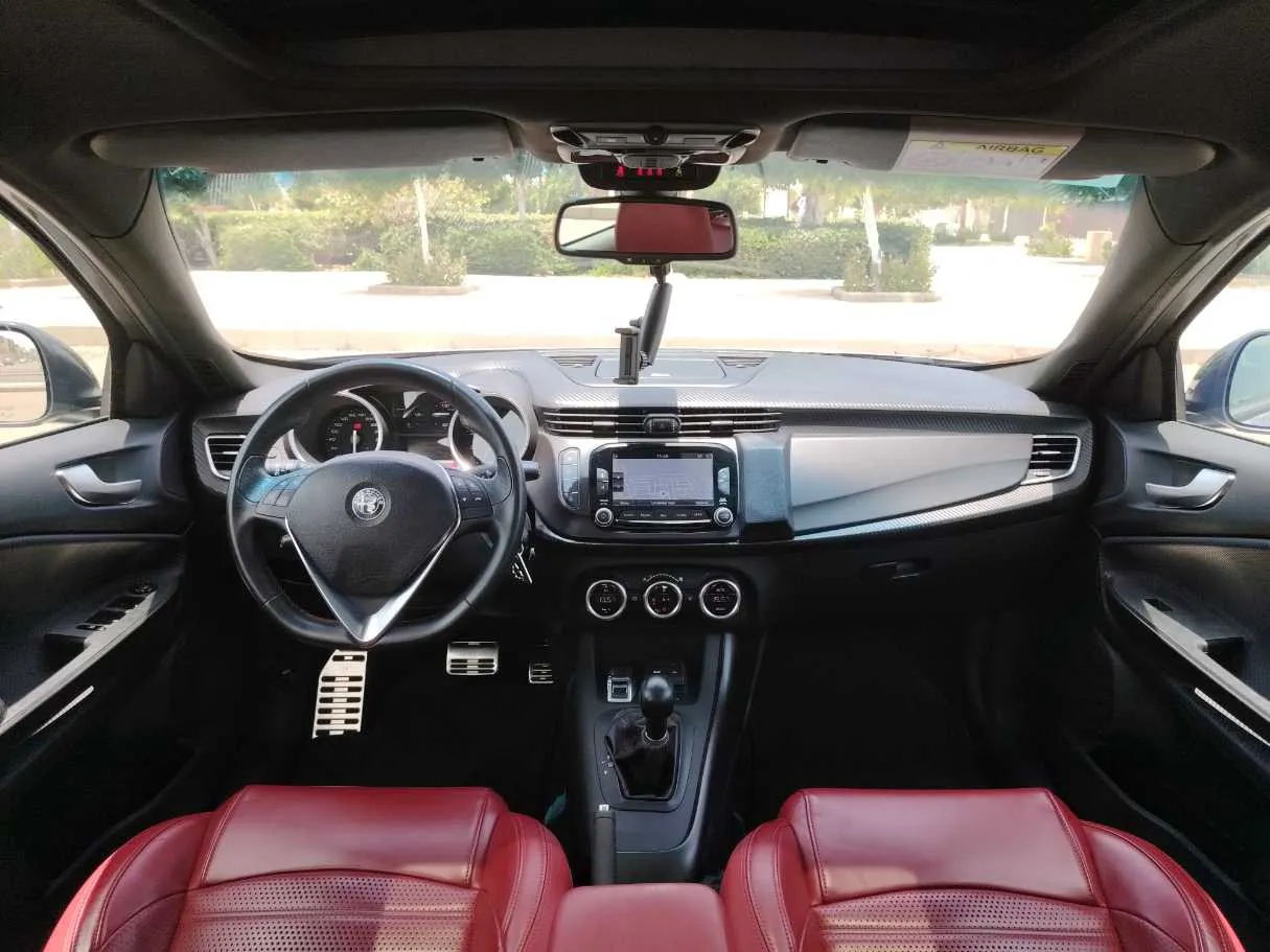 Car image 19