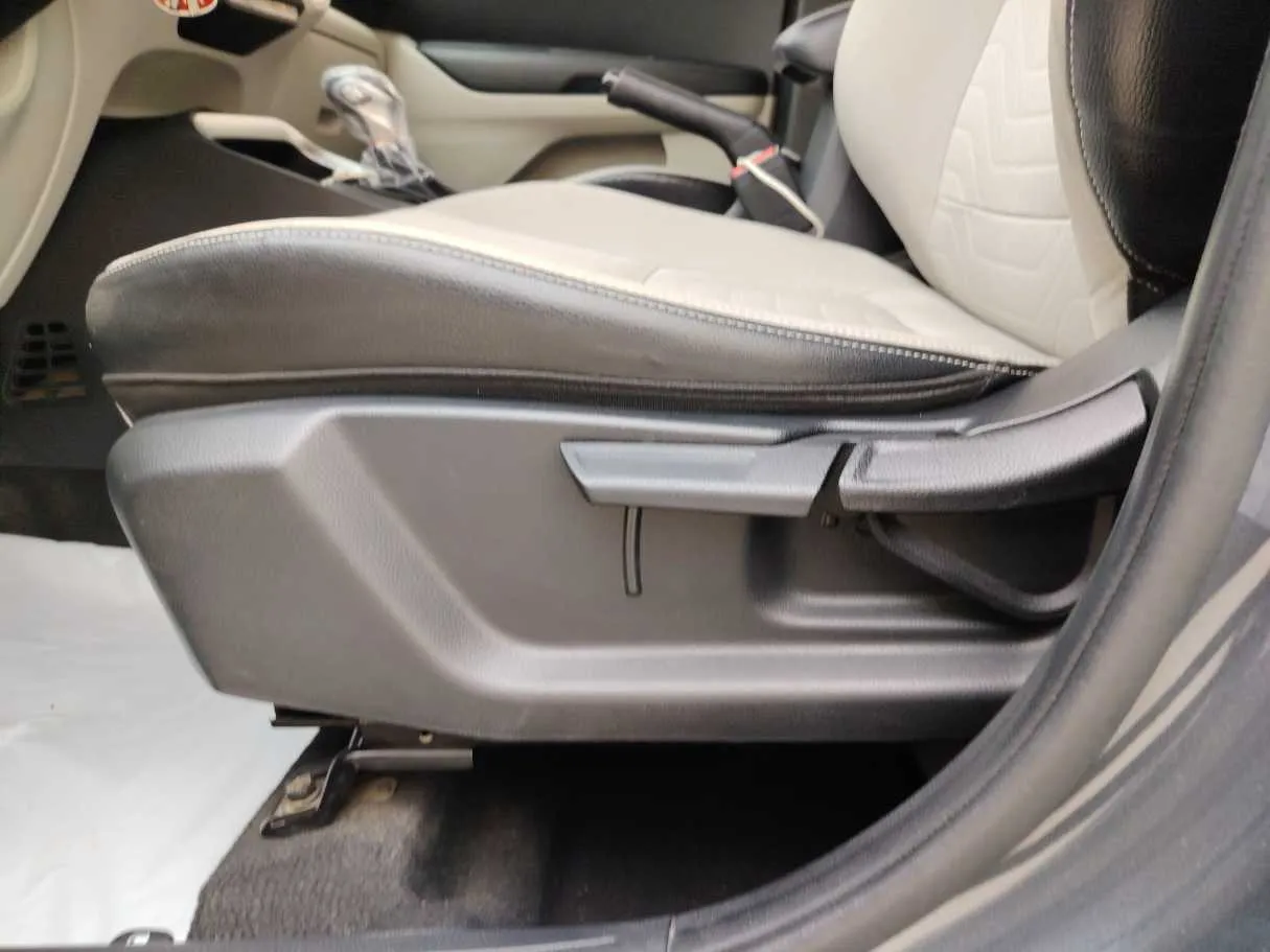 Car image 27