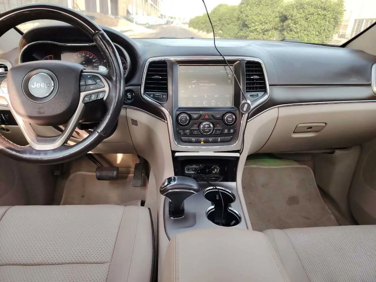 Car image 24