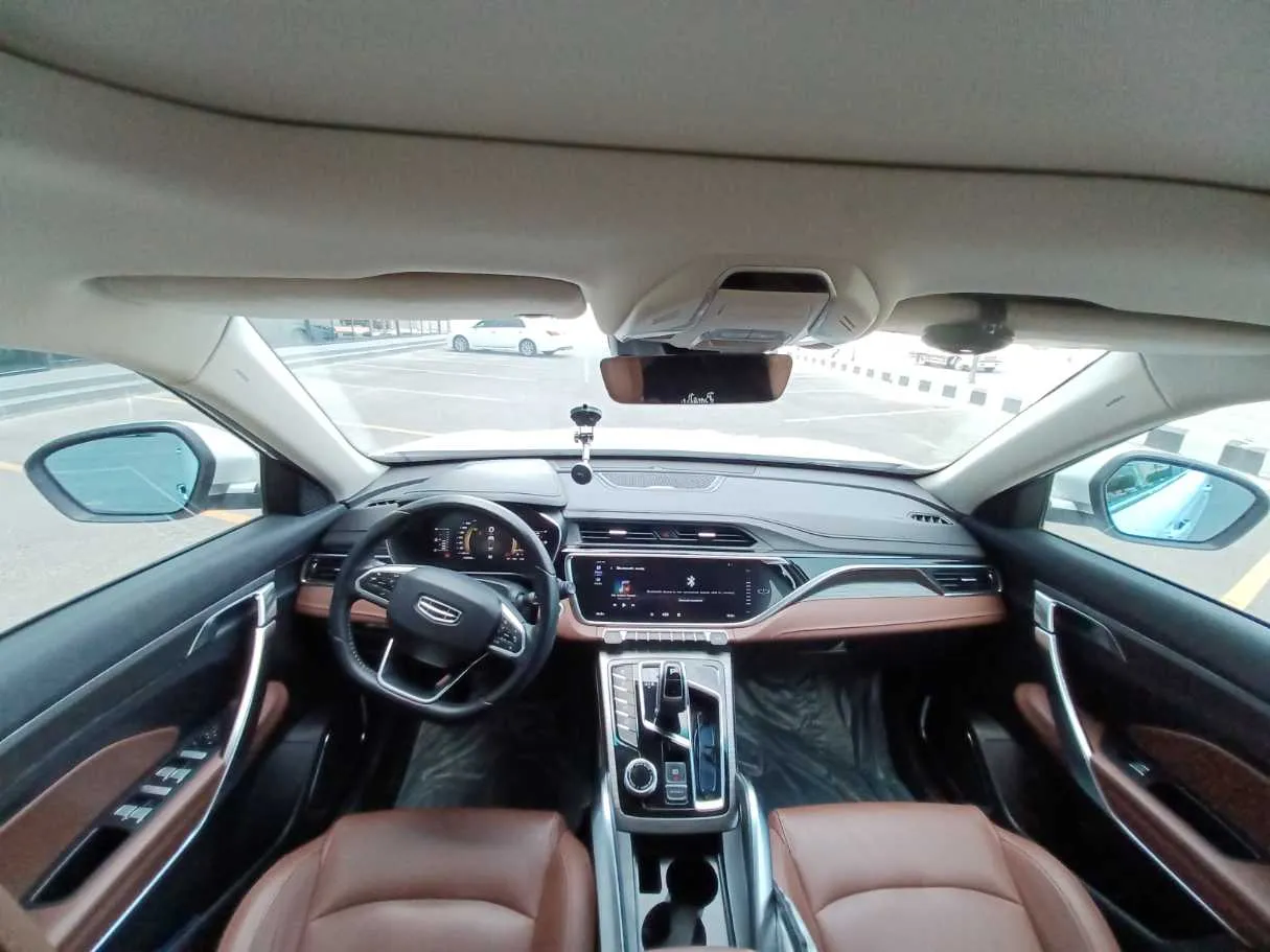 Car image 13