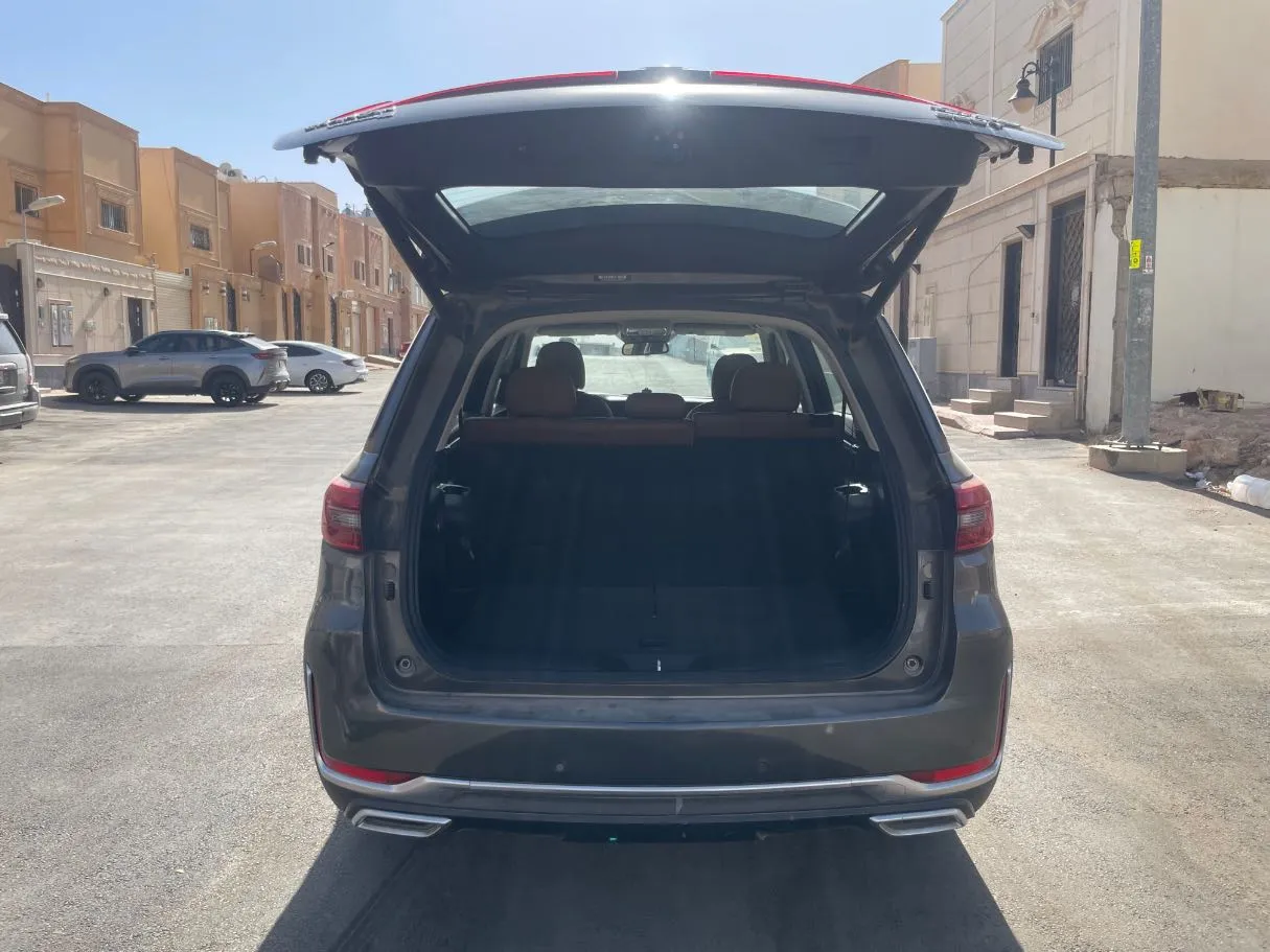 Car image 23