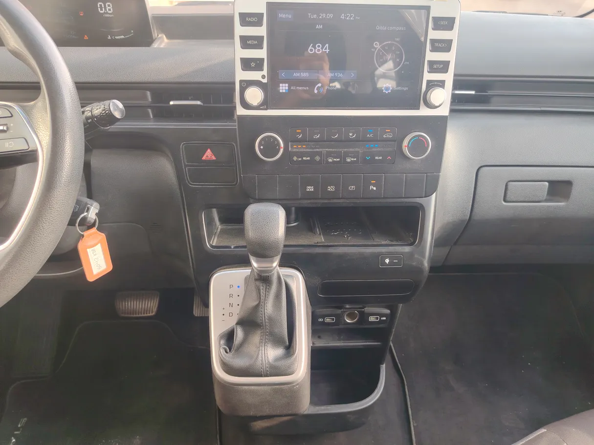 Car image 19
