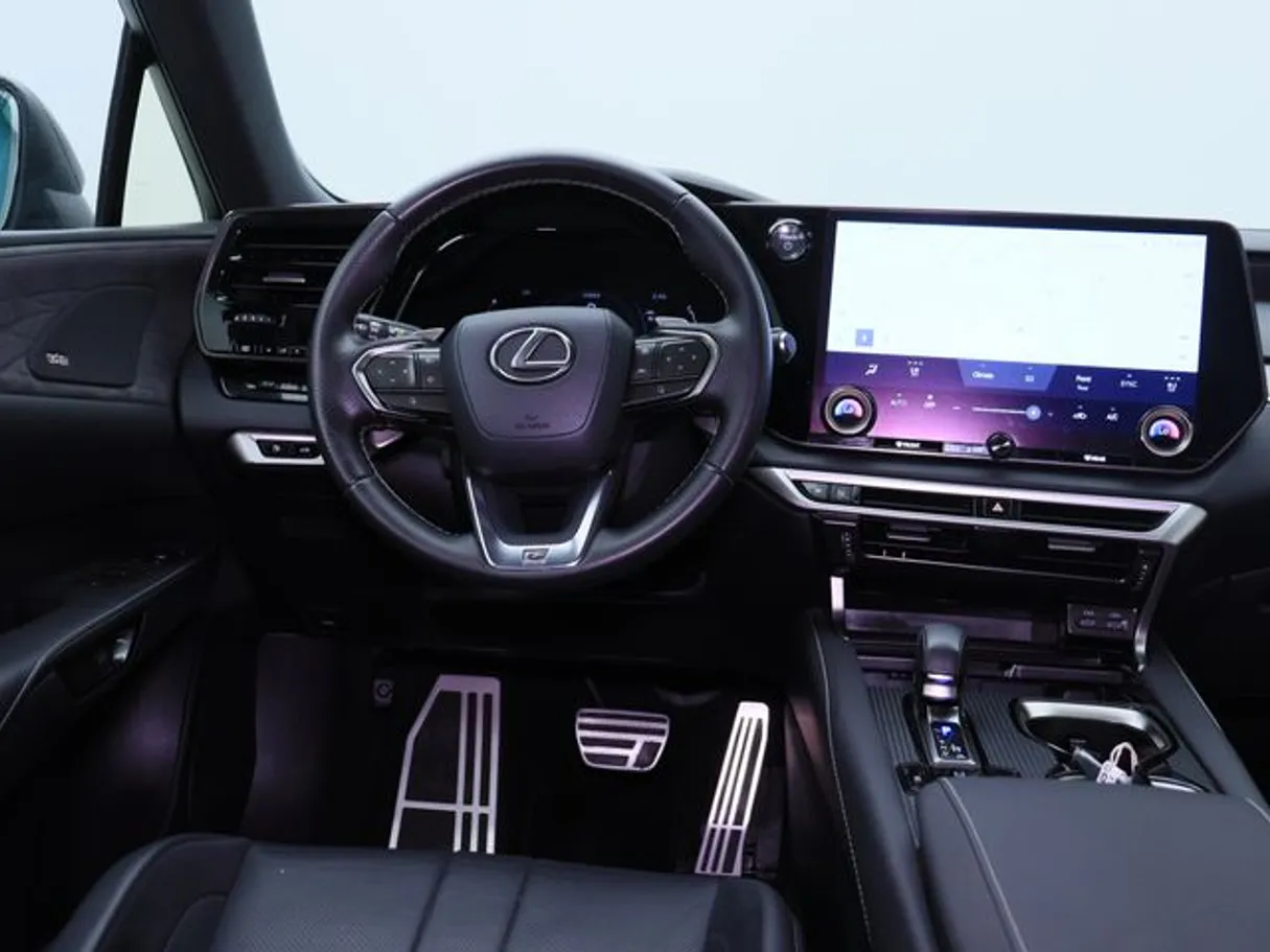 Car image 15