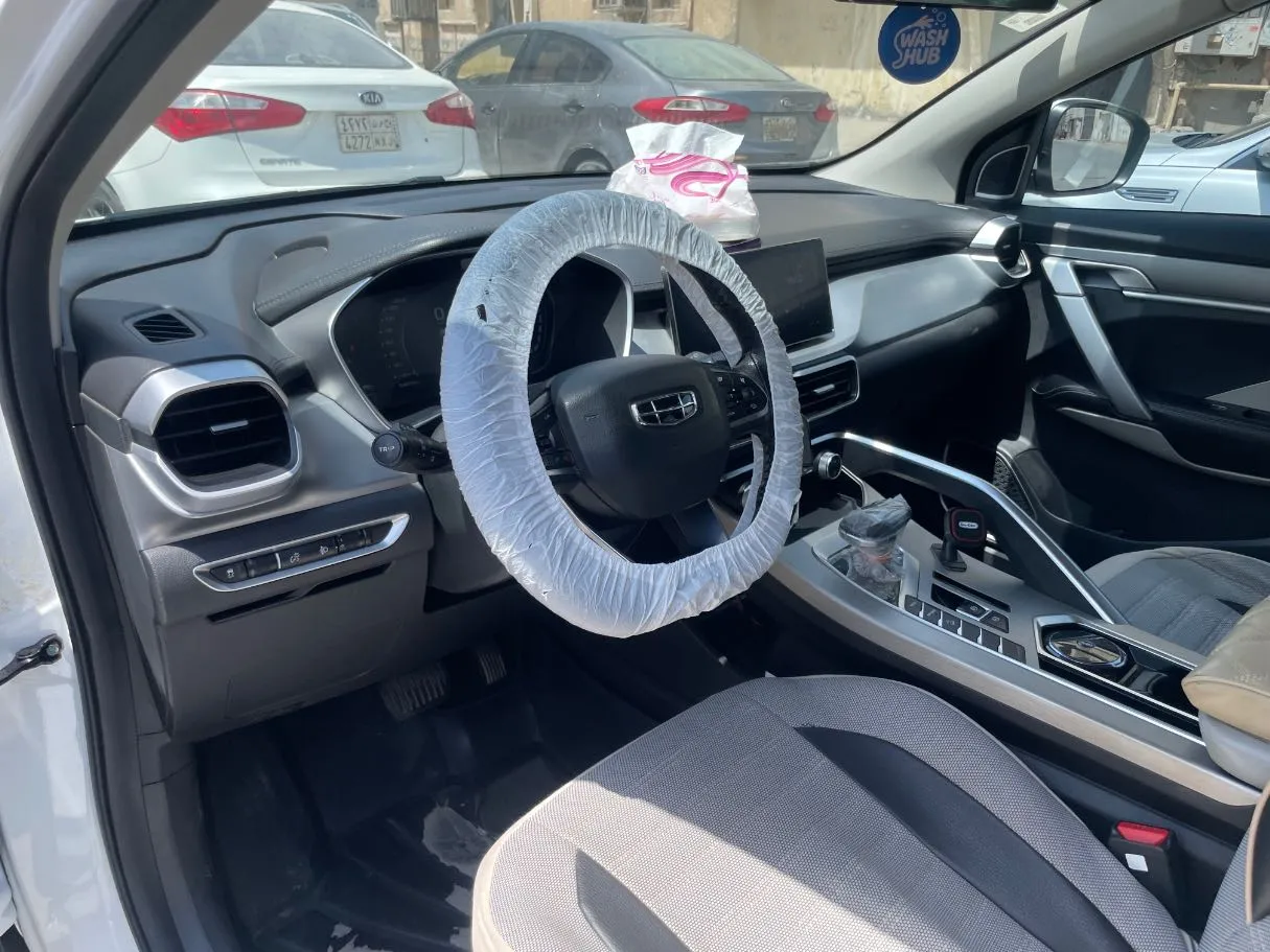 Car image 13