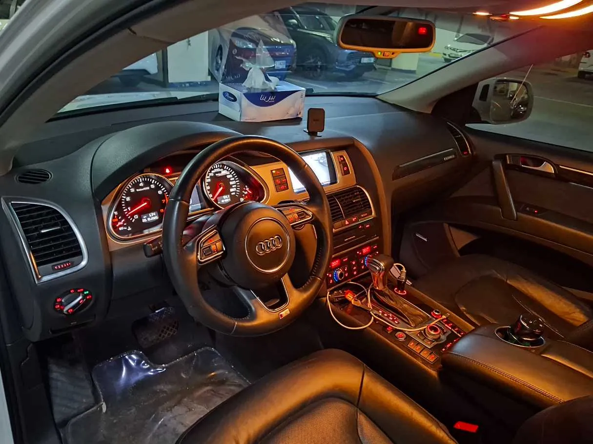 Car image 11
