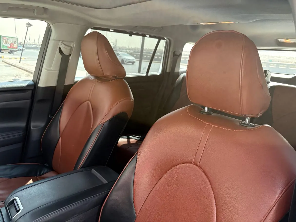Car image 13