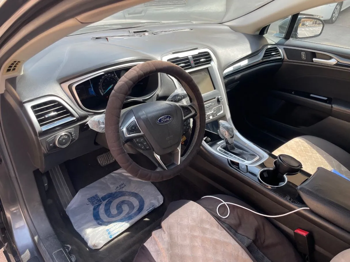 Car image 12