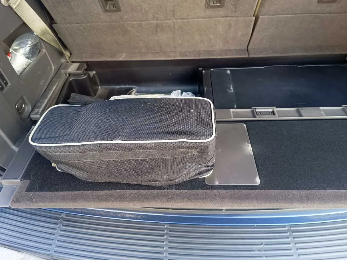 Car image 29
