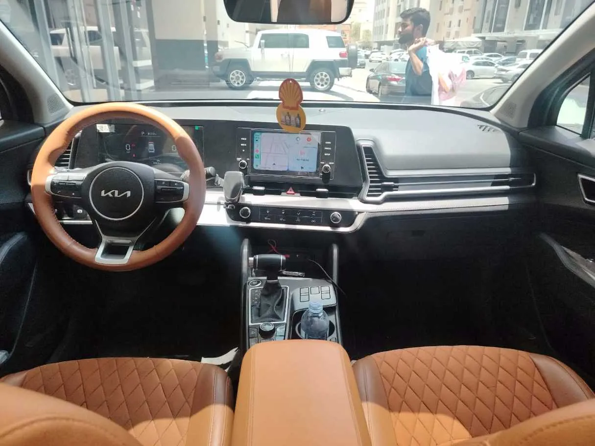 Car image 24