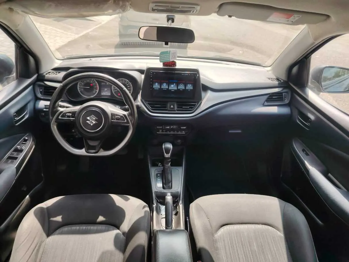 Car image 19