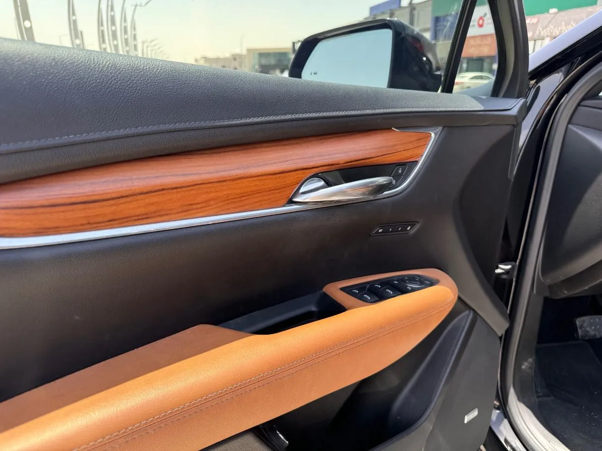 Car image 25