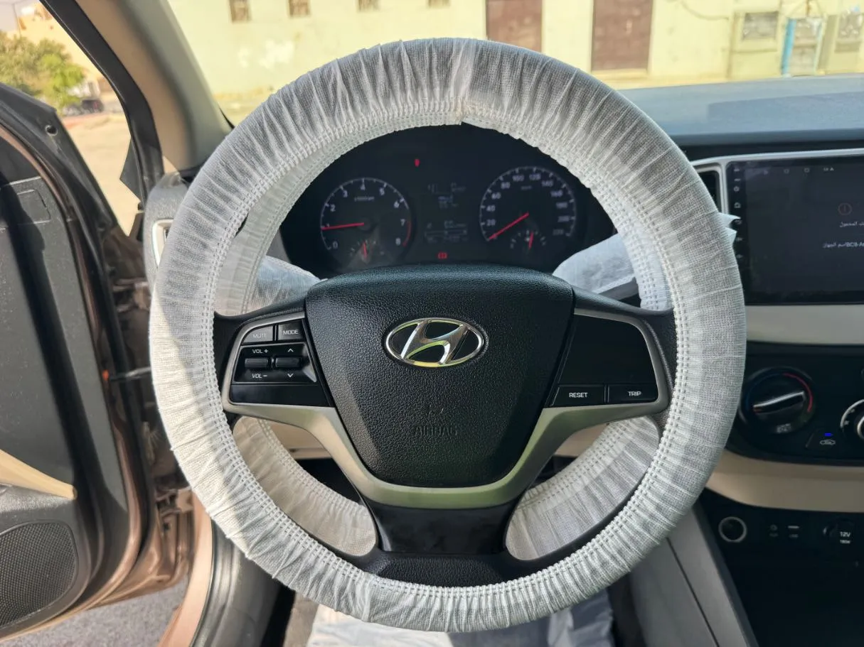 Car image 17