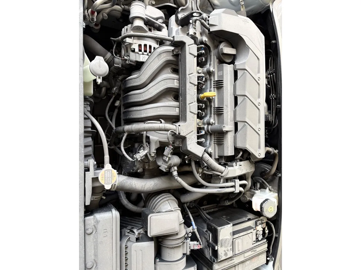 Car image 18