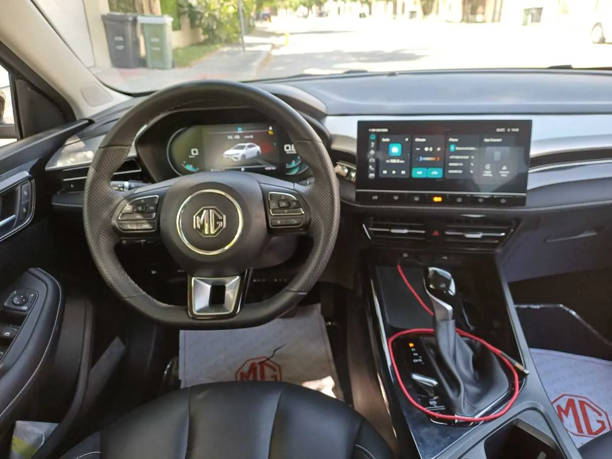 Car image 14