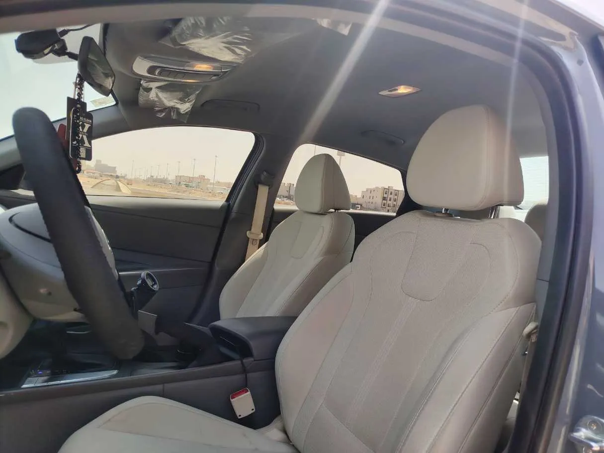 Car image 13