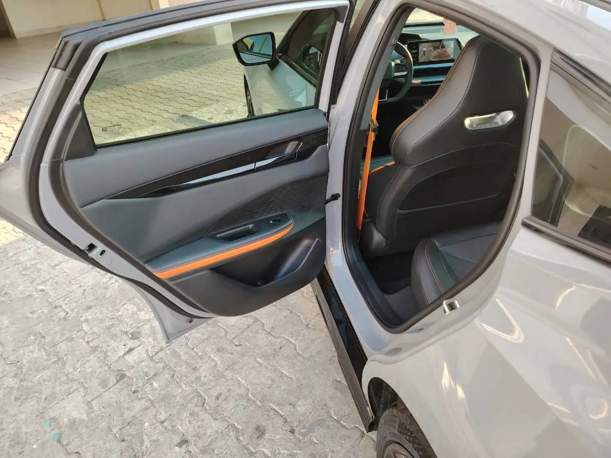 Car image 17