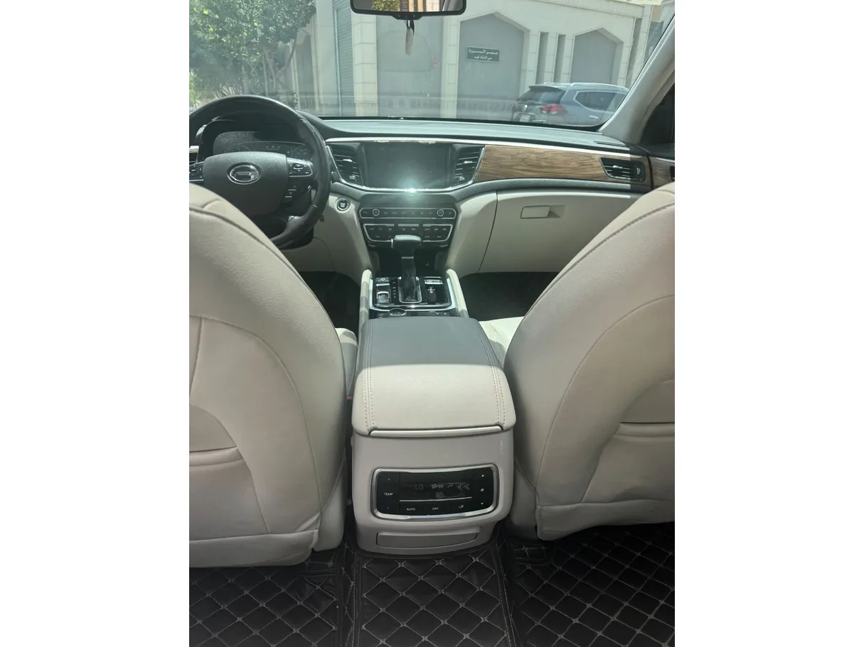 Car image 20