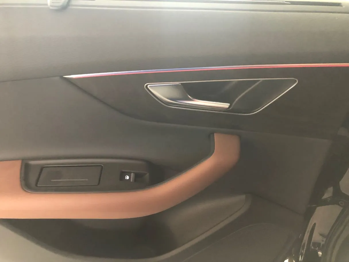 Car image 24
