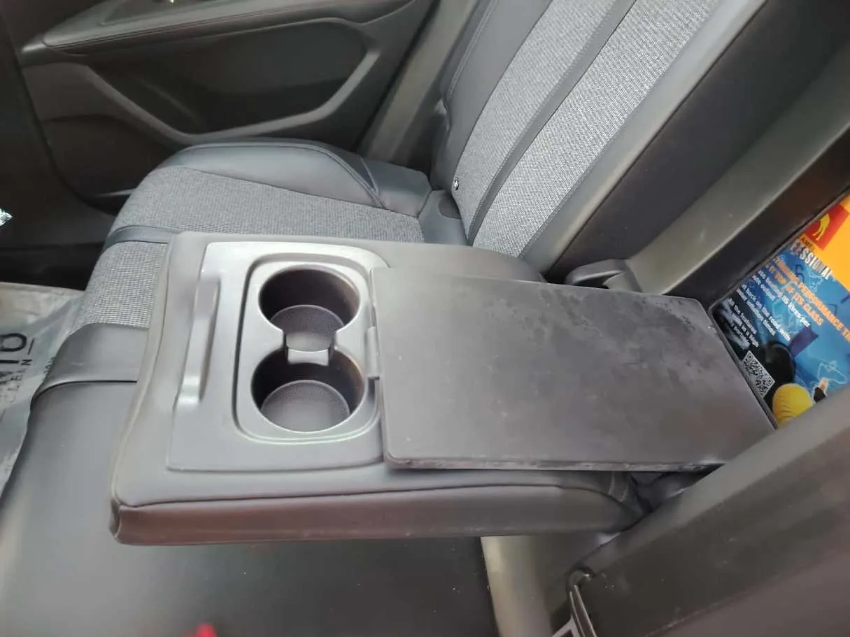 Car image 38