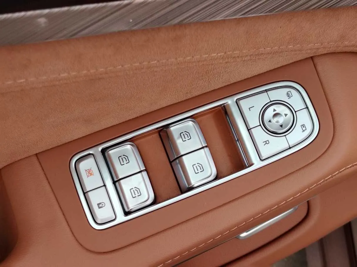 Car image 33