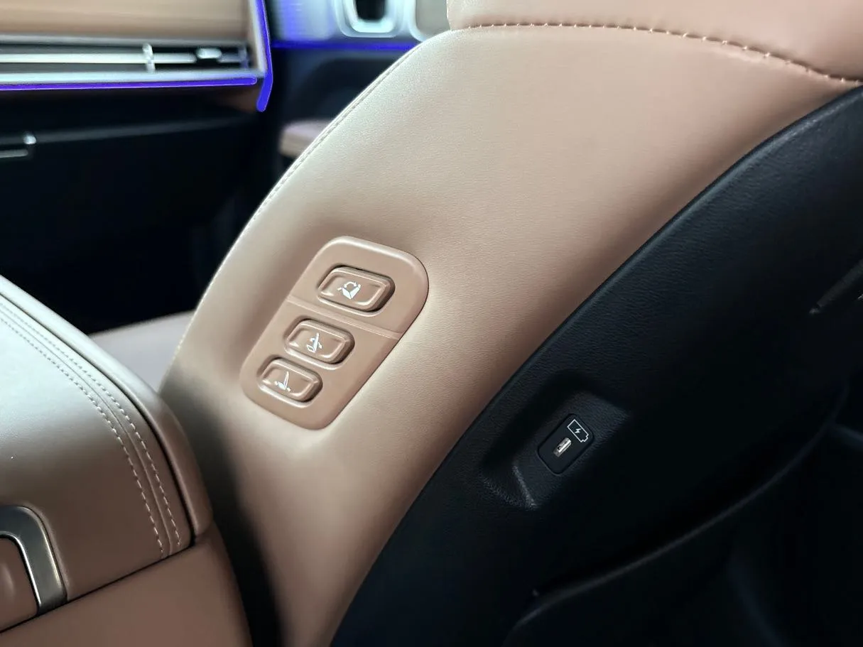Car image 32