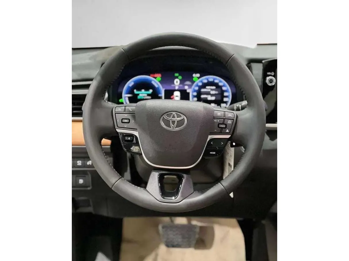 Car image 11