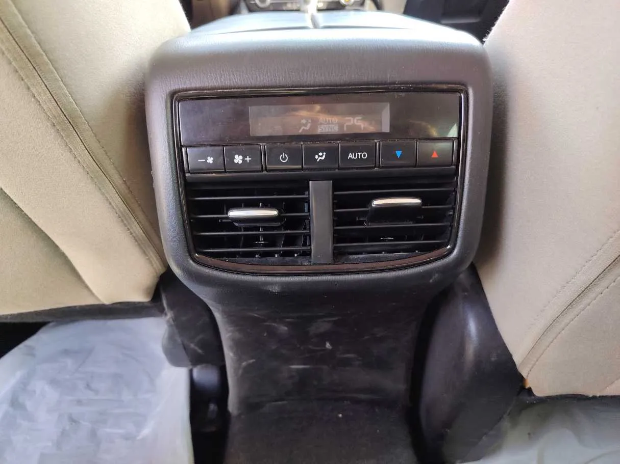 Car image 28