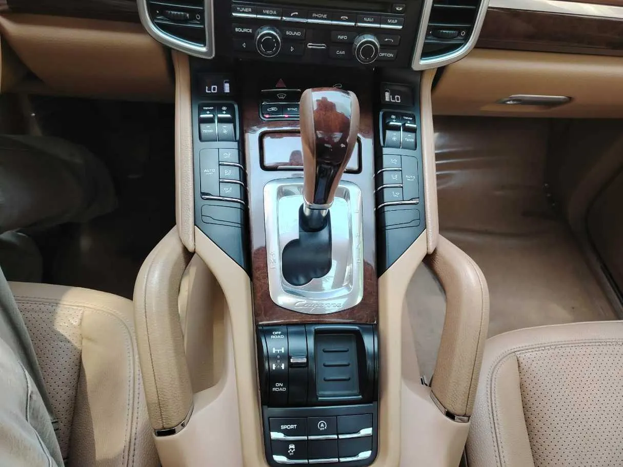 Car image 25
