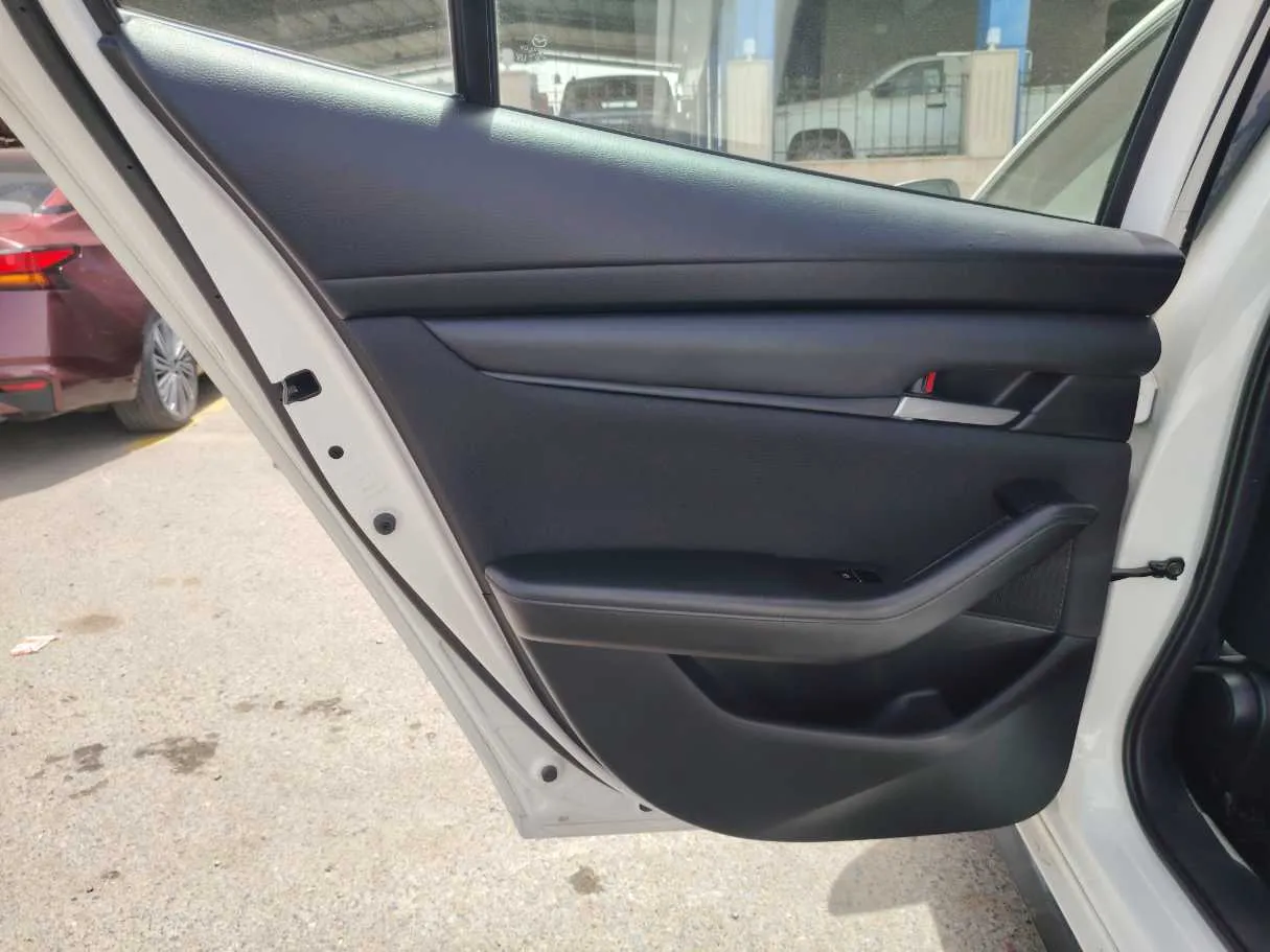 Car image 17