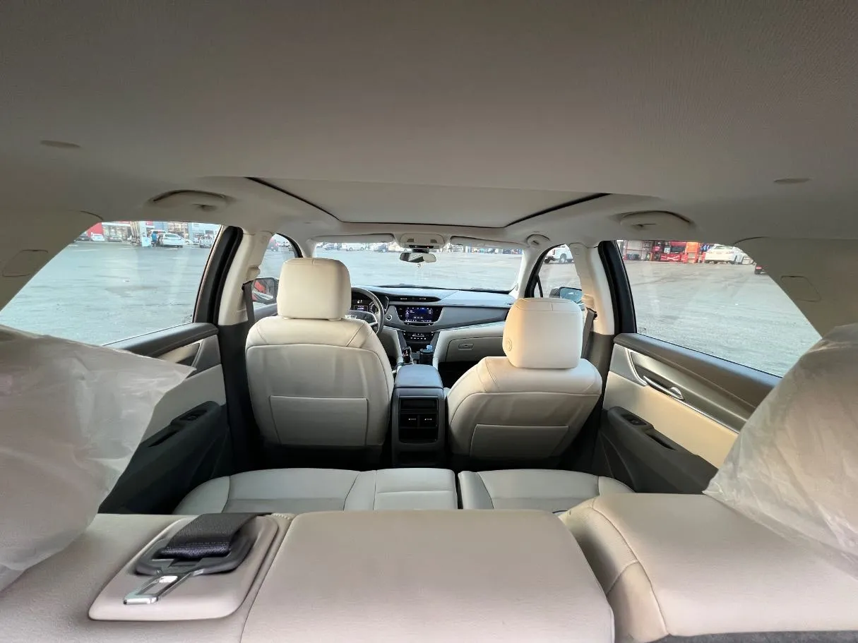 Car image 15