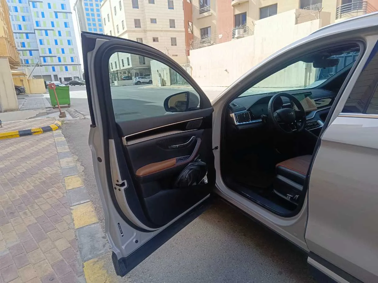 Car image 11