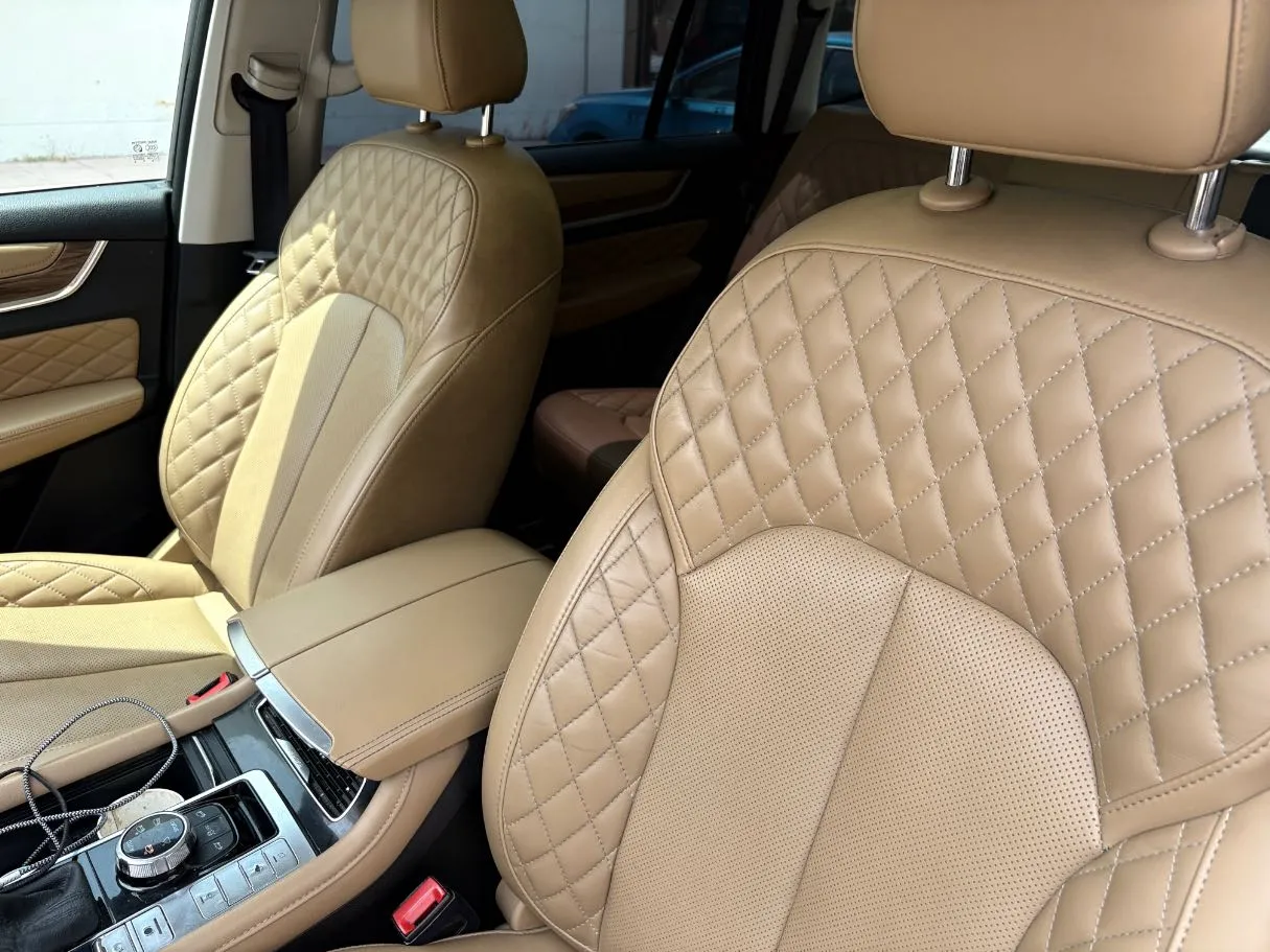 Car image 13