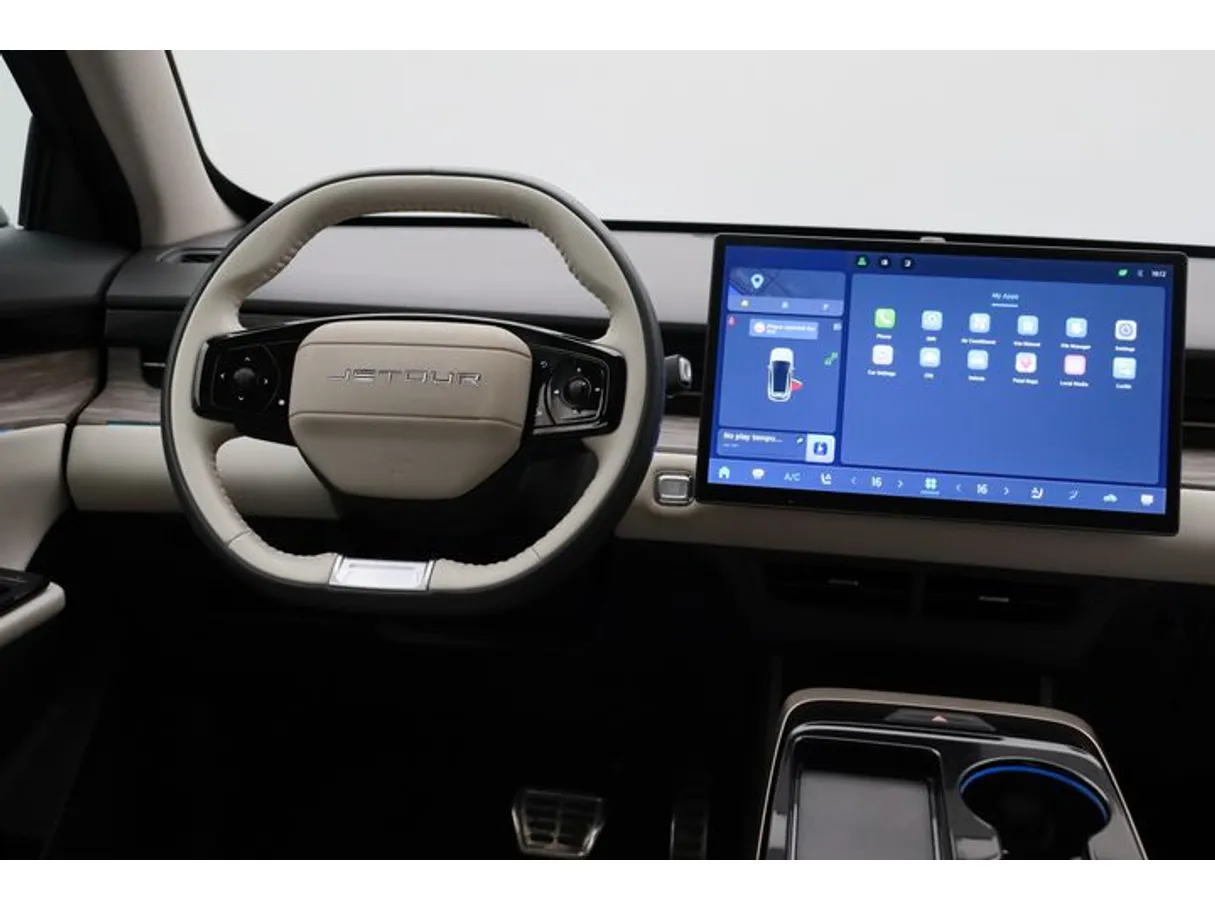 Car image 14