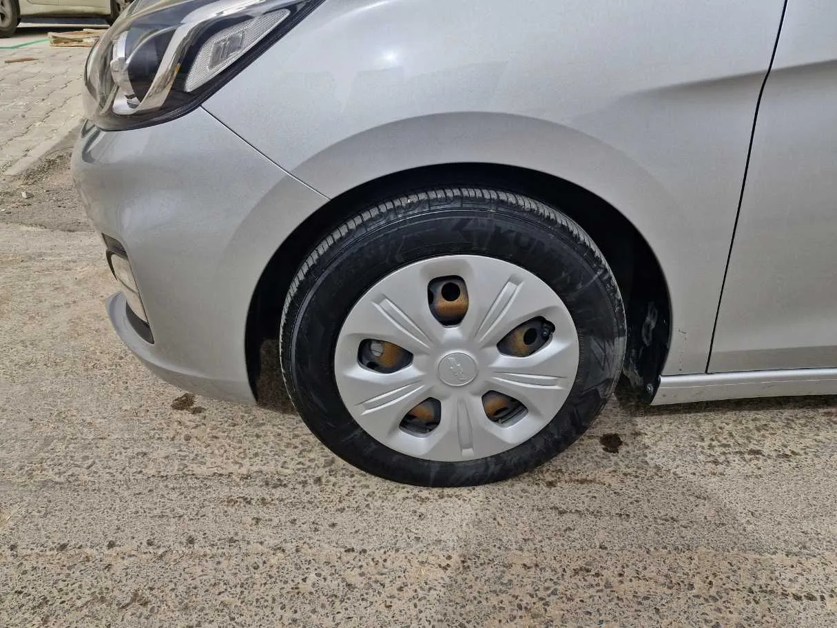 Car image 10