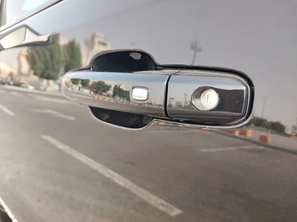 Car image 27