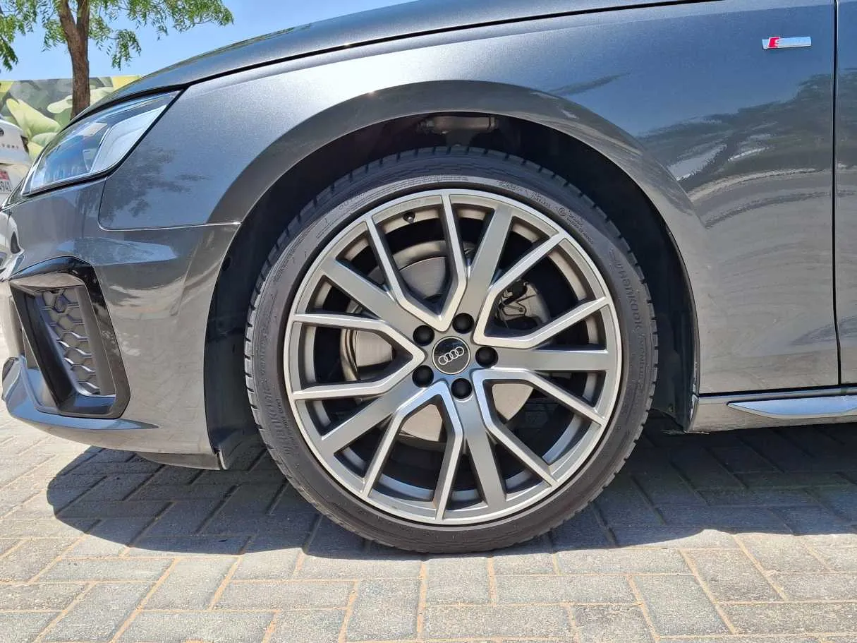 Car image 9