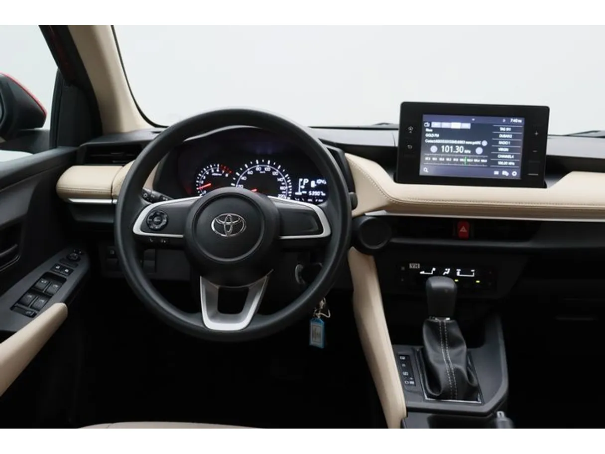Car image 15