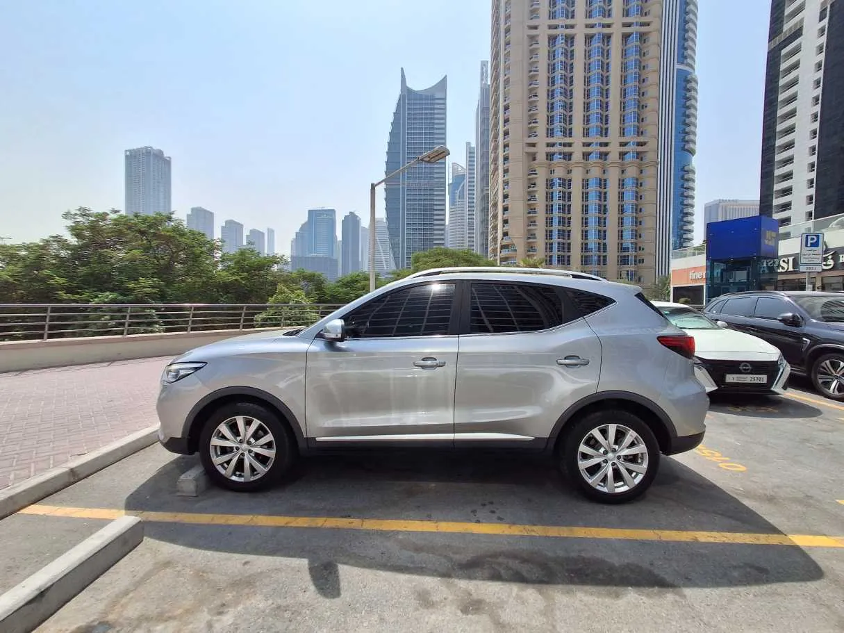 Car image 8