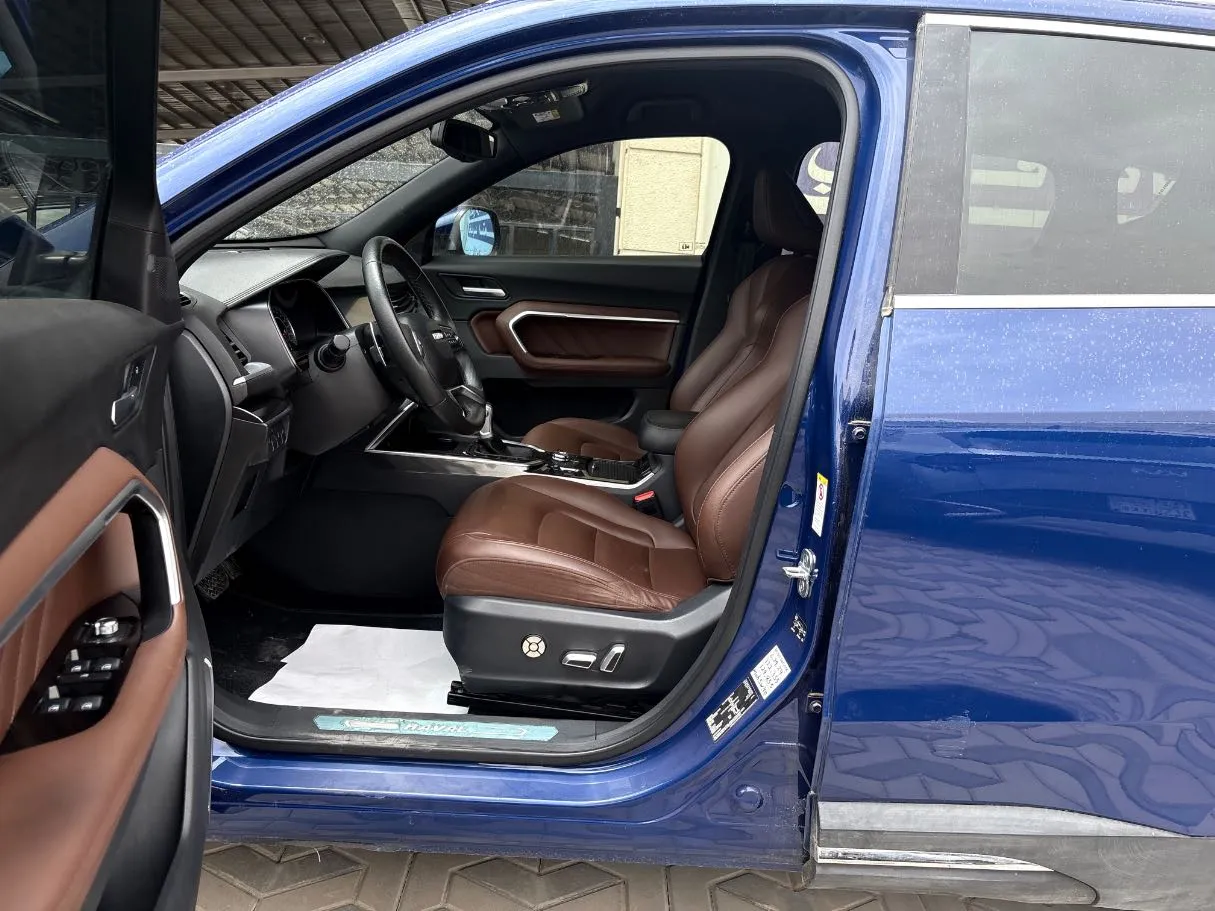 Car image 8