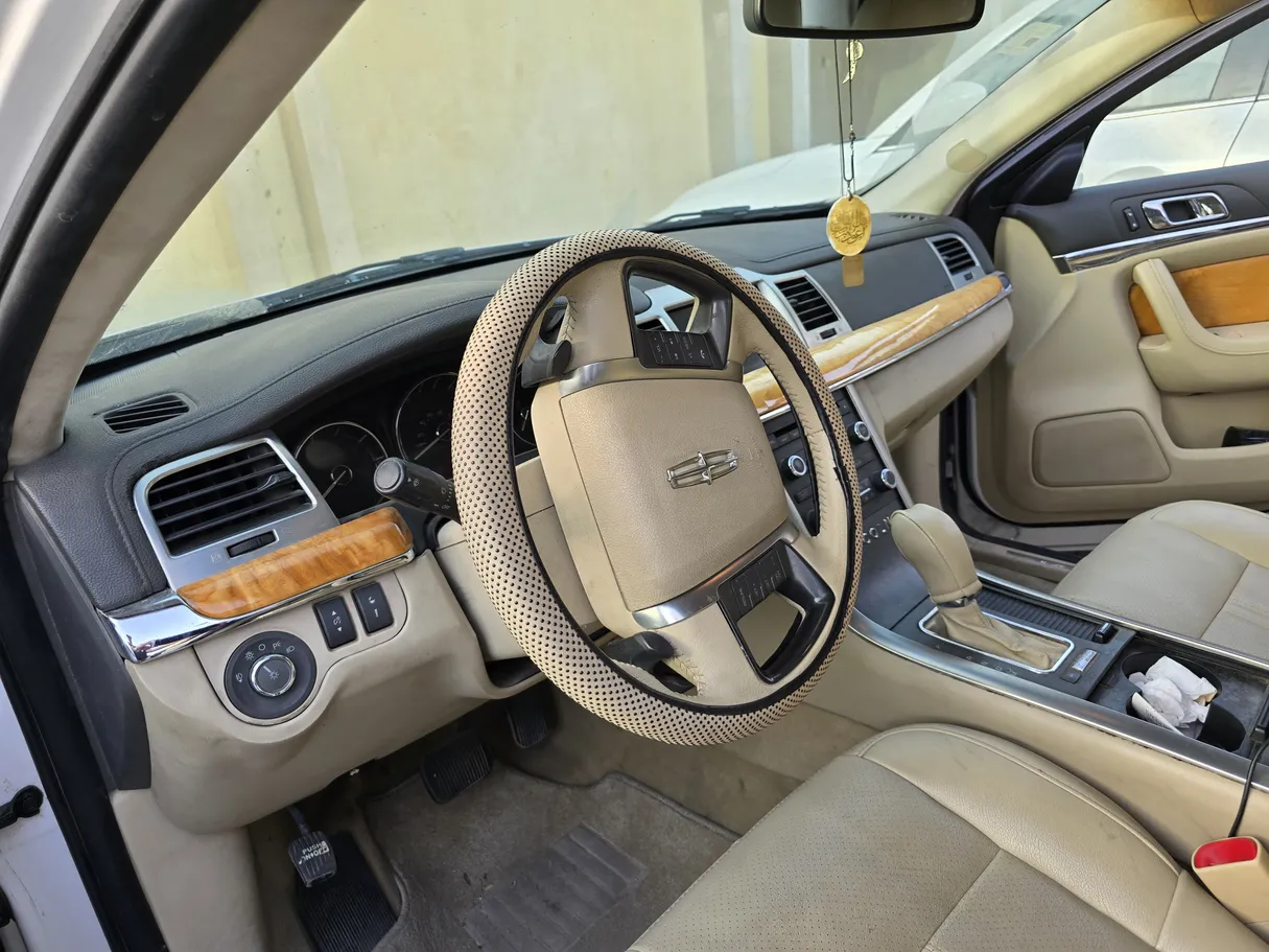 Car image 5